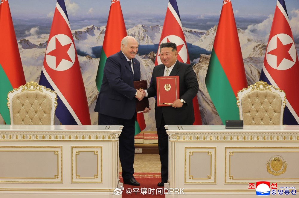 【朝鲜民主主义人民共和国国务委员长金正恩同志同白俄罗斯共和国总统卢卡申科同志会谈