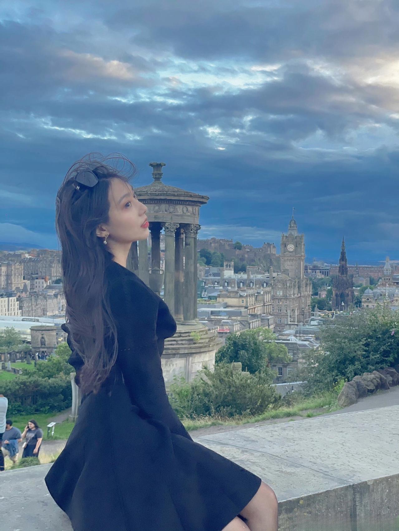 永不困顿荆棘～上热门城市风光穿搭美女