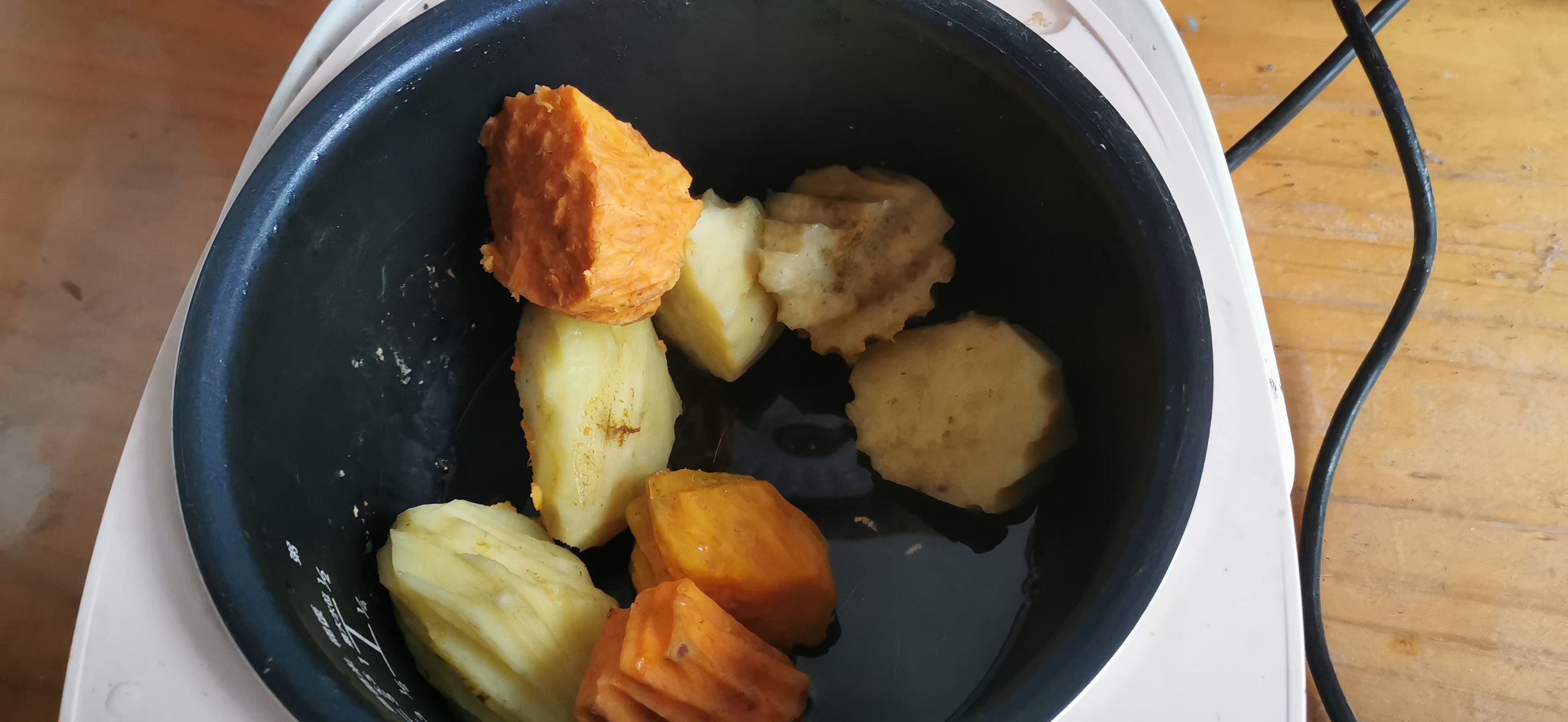 慢品人间烟火色，闲观万事岁月长。努力把普通的日子过出光，便是岁月最好的成长。​