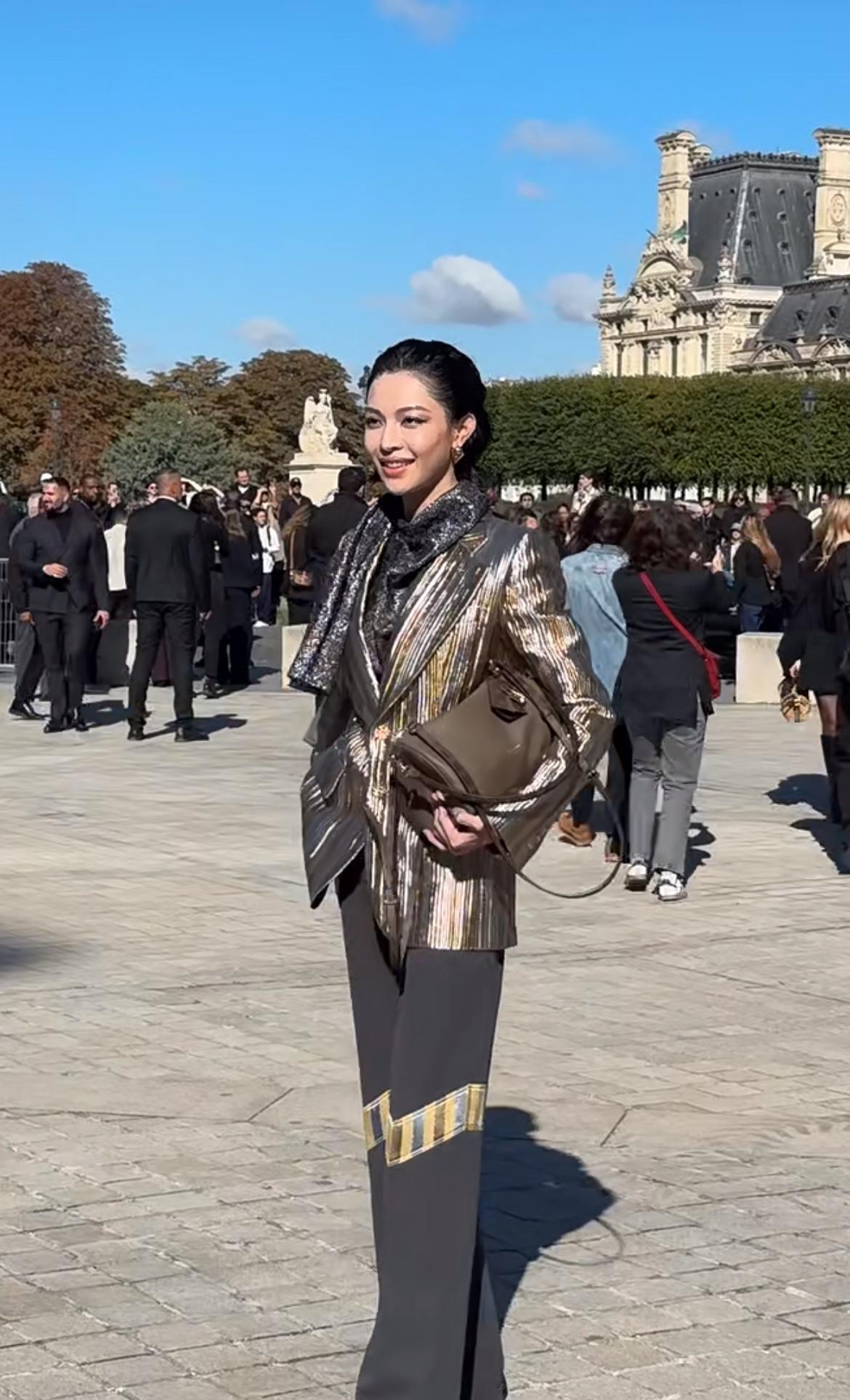 连钟楚曦都撑不起来的衣服，你们觉得怎么样？其实我感觉撑起来了[笑着哭]而且我觉得