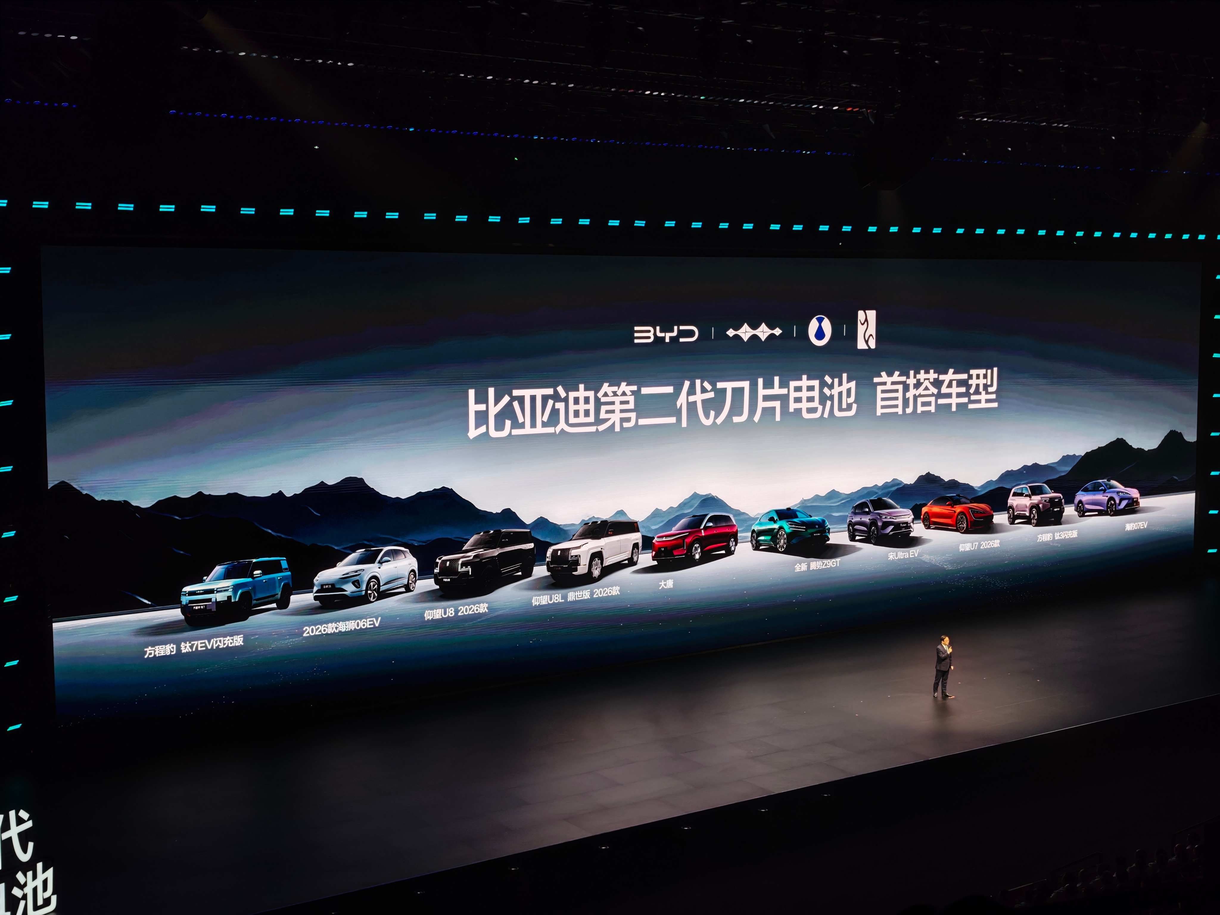 有个细节，就是这一堆支持兆瓦闪充的新车里面，有两辆十万出头的车，一个是海狮06