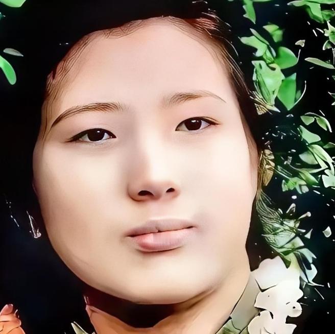 1955年，武汉女大学生吴明珠，放弃了城里的工作，趁父母不注意，连夜逃往新疆，父