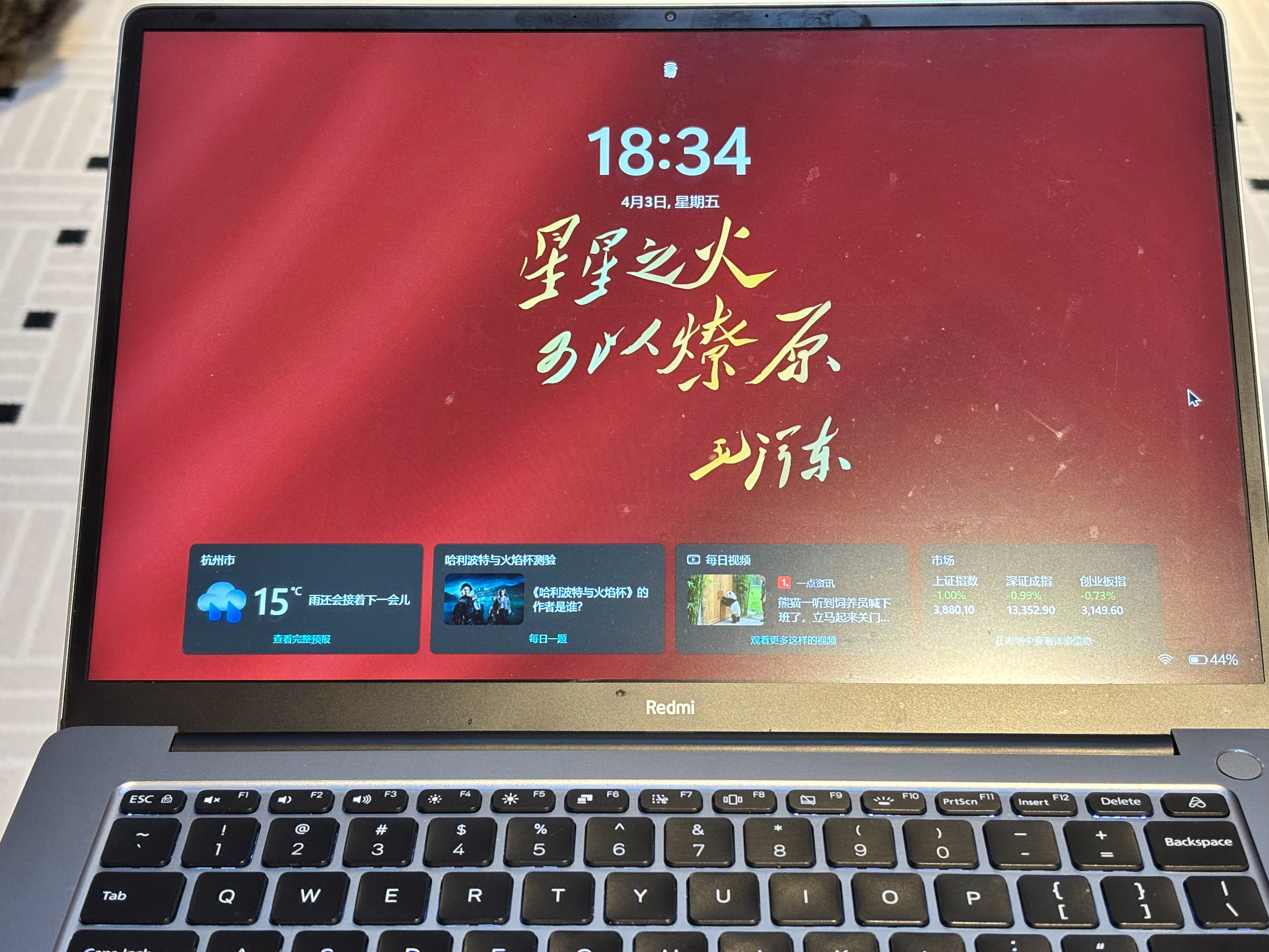 3月份比较密集的工作后，我给自己换了新壁纸与视频