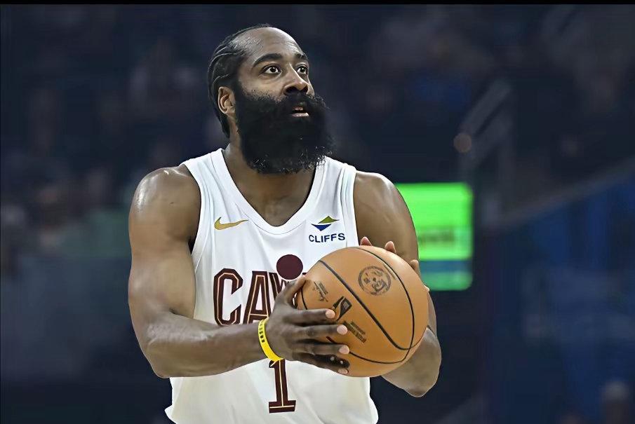 骑士115:105猛龙，对骑士队员打分评价如下:1、米切尔:9.7分季后