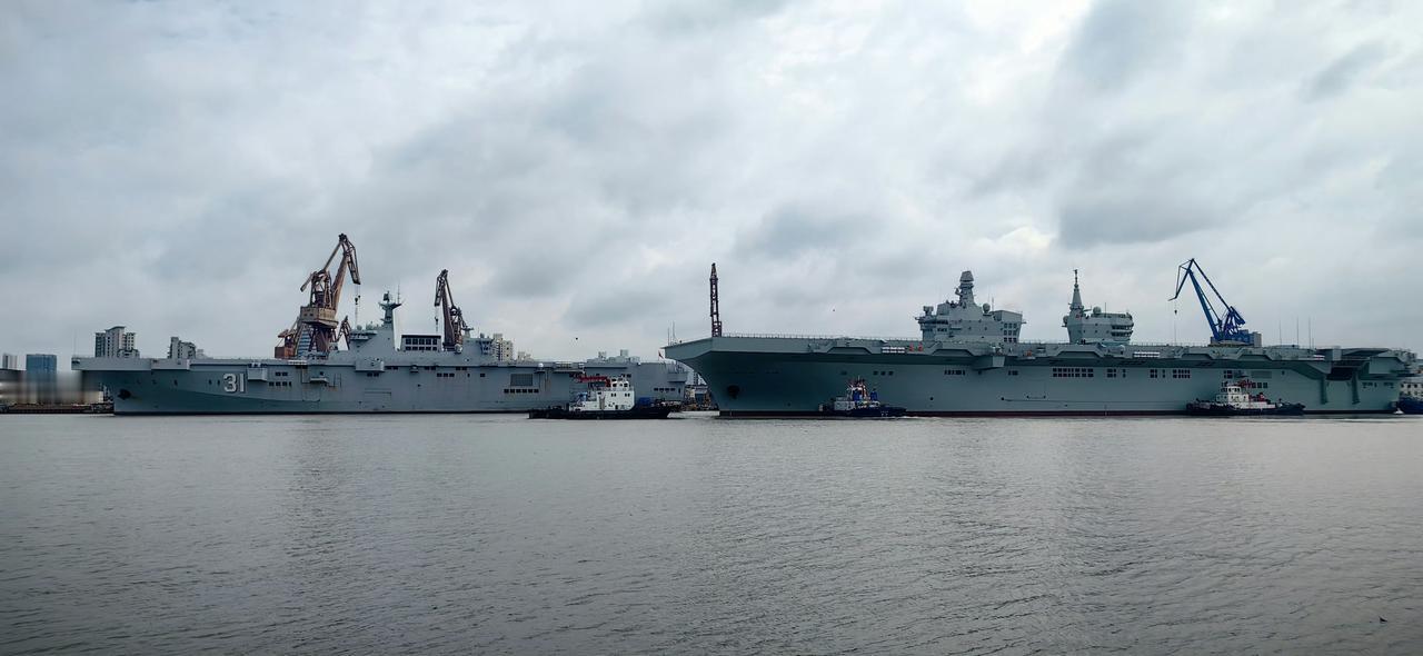 四川舰即将载机出海海试今天有网友在上海沪东中华造船厂内拍到海南舰和四川舰同框
