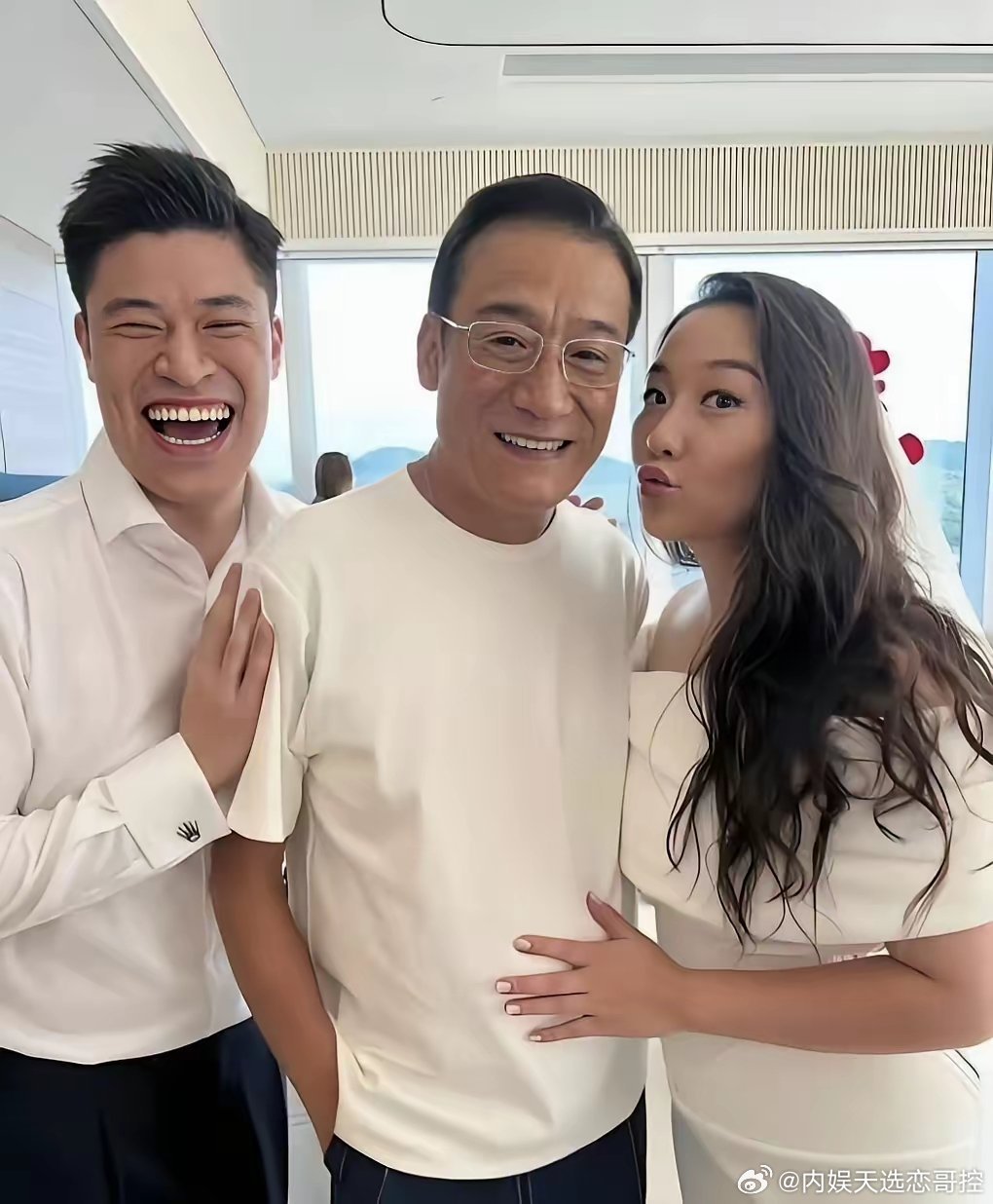 梁家辉的女婿怎么看着怪怪的，总感觉哪里不对呢？​​​