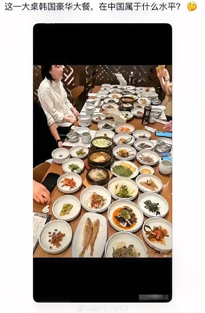 韩国网友晒的“豪华宴席”真把人看乐了！满桌泡菜配小碟小菜，居然敢问在中国啥水平？