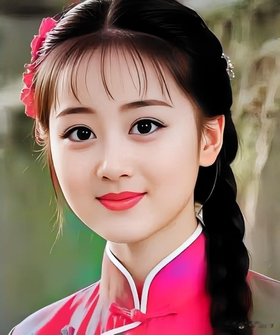 “古风少女，粉嫩动人，红衣飘逸，美不胜收！”🌸💄👗