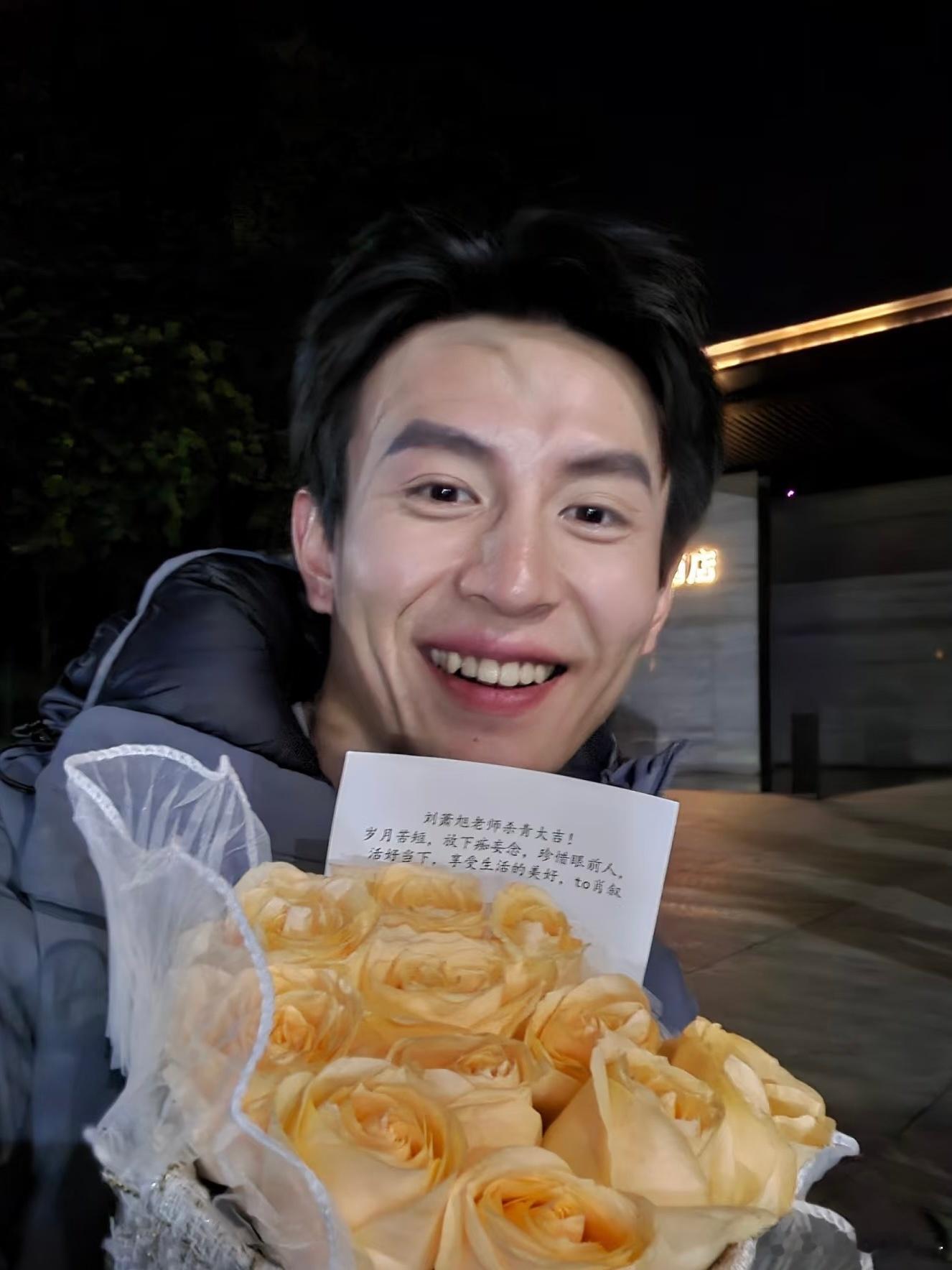 刘萧旭好老派的饭撒哇塞！刘萧旭老派饭撒好用心，从第一排开始照顾，每个互动都满是真