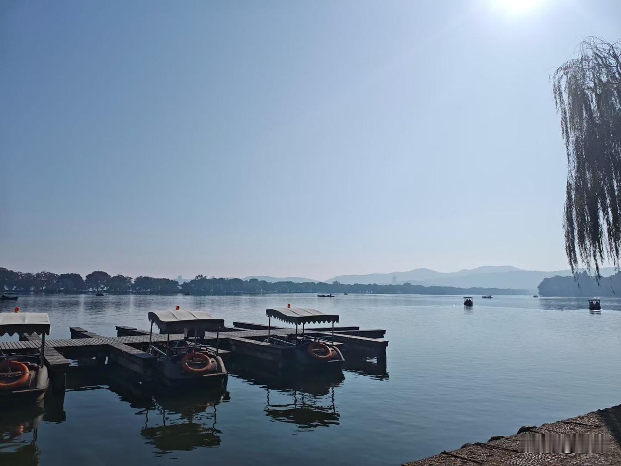 冻结了工资卡，没动力上班，这是老公借的中和农信贷款机构，是本地的贷款平台。三