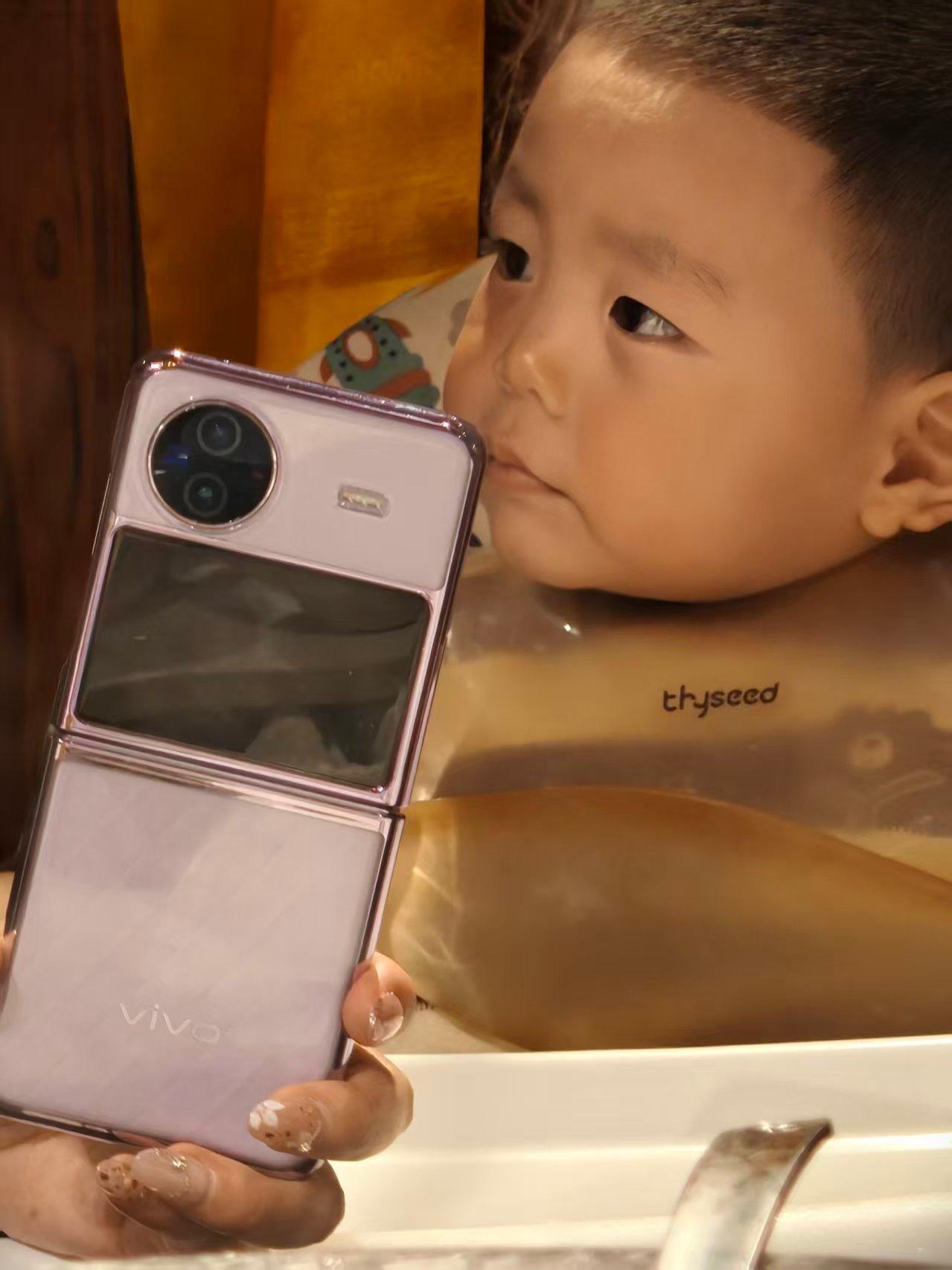 这次回老家发现，家人们都在用vivo，我妹，我麻麻，我姑姑，我，等等，好多亲戚都