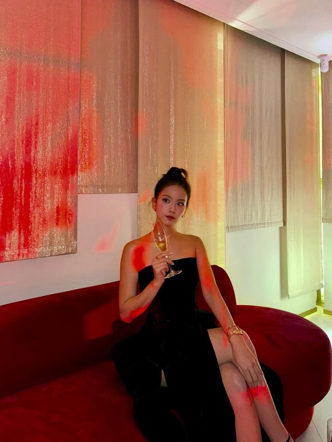 金智秀你给我出来！！为什么把这张给删了！！哼！！这么御姐！！