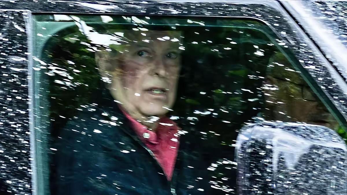安德鲁受伤了？难怪参加不了外甥的婚礼，多少有些落寞吧！安妮公主儿子二婚典礼上，
