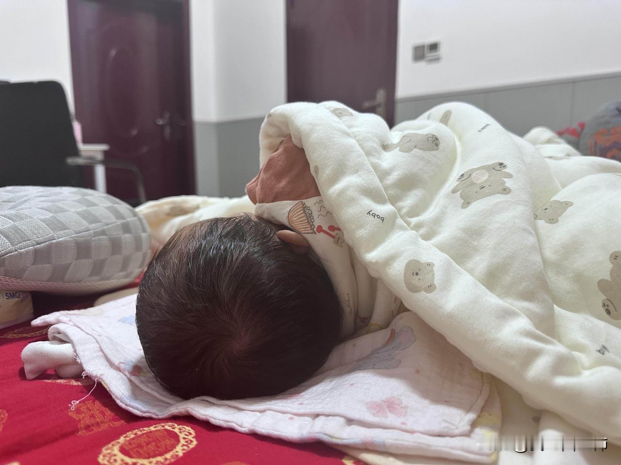 终于释怀：婆婆不是在抢娃，是在替我爱孩子当了妈妈后，我曾陷入一段无比内耗的时光