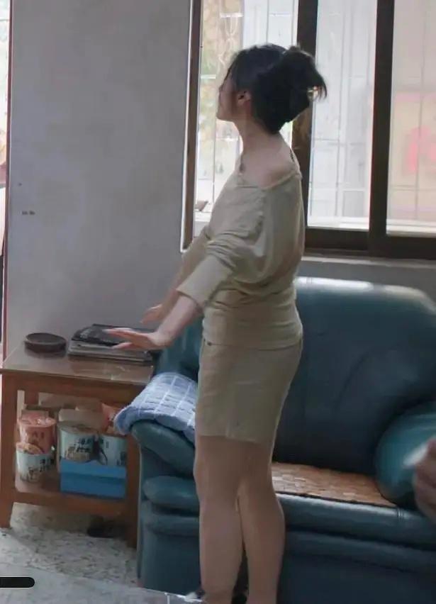 张婧仪脸很美，身材是不是应该管理一下……