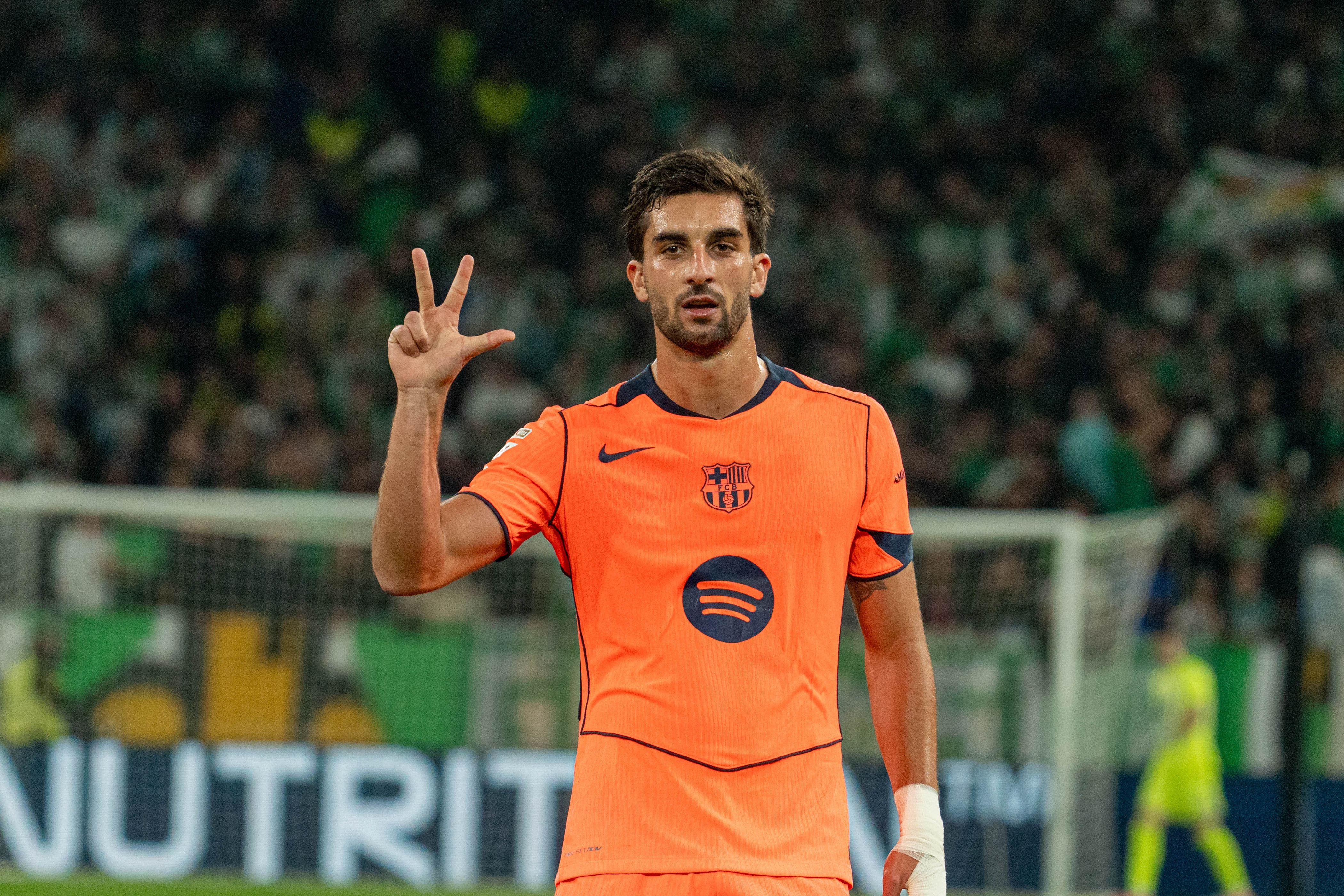 阿斯称赞费兰·托雷斯: 现在已是巴萨首发中锋 转型9号位非常成功