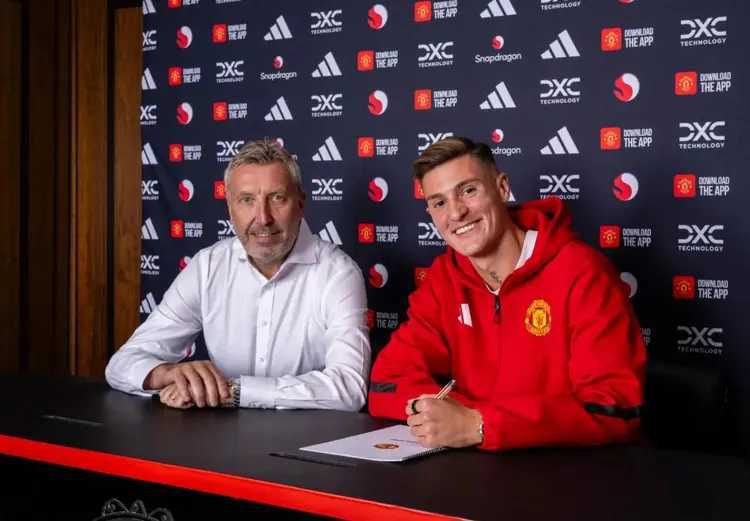 记者：经纪人三年前许诺谢什科会加盟，曼联以为他只是开玩笑《太阳报》记者Samue