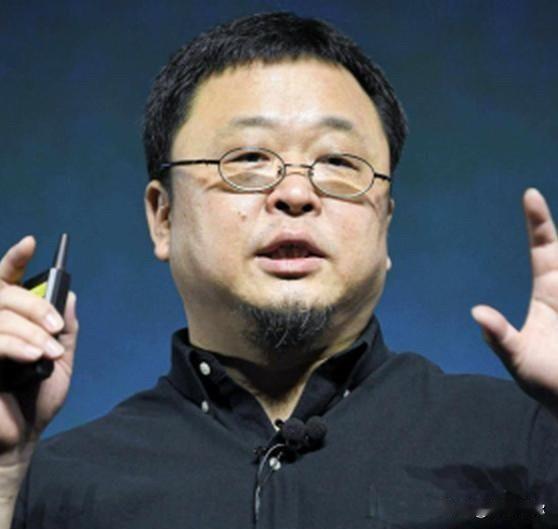罗永浩能在机场吃冰淇淋、正常坐飞机，说明个人限高已经解除。说白了，他自己的个人债