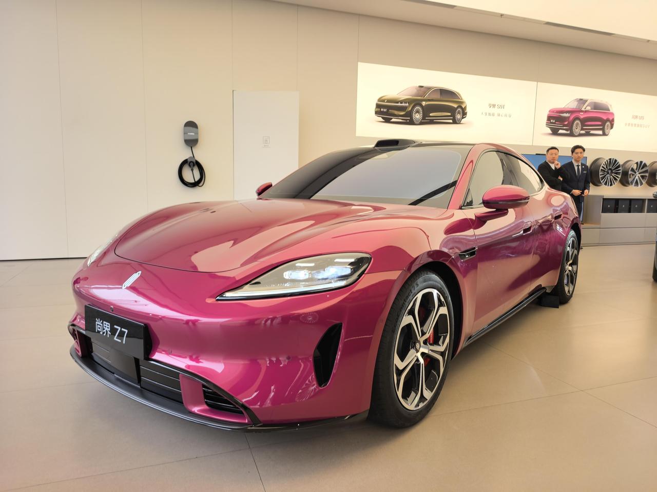 运动轿跑这阵风，从燃油车时代吹到了新能源赛场。小米SU7火了，尚界也带着全新Z7