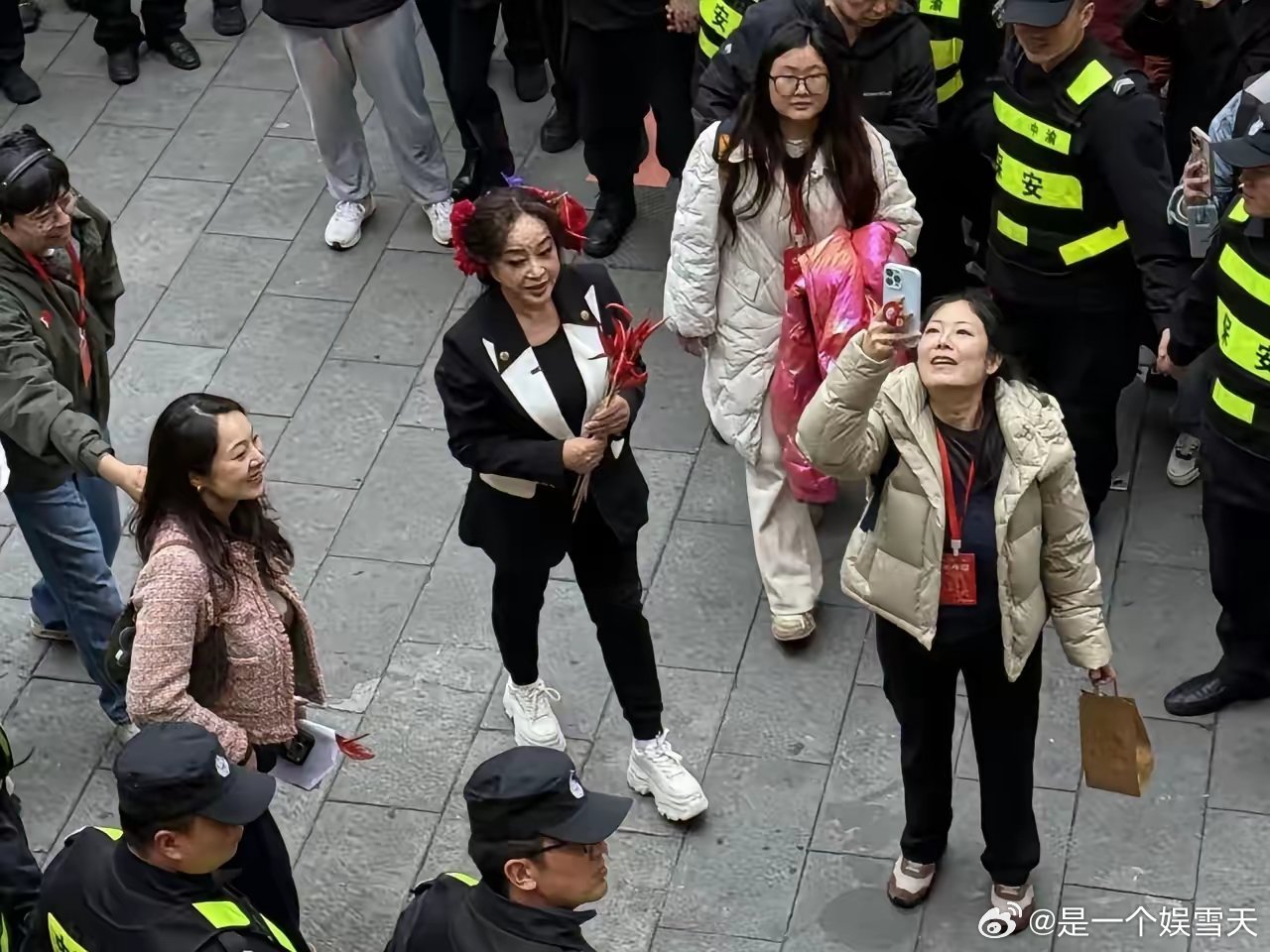 我觉得刘晓庆现在最应该做的事不是要去医美延缓衰老也不是要去减肥管理身材，而是去提