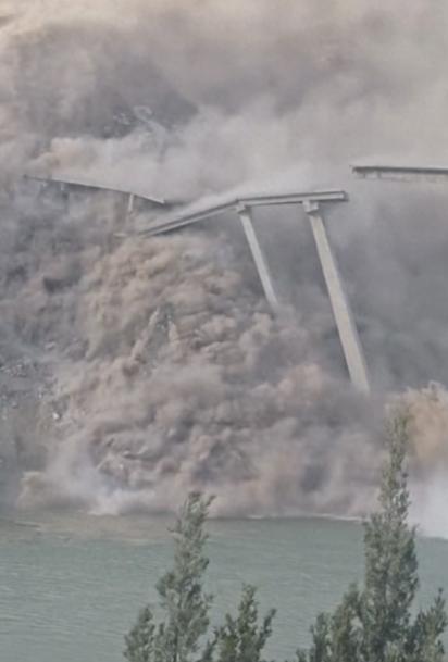 阿坝州双江口红旗桥引桥为何垮塌？这可是今年1月刚修建的新桥。官方：已成立专项工作