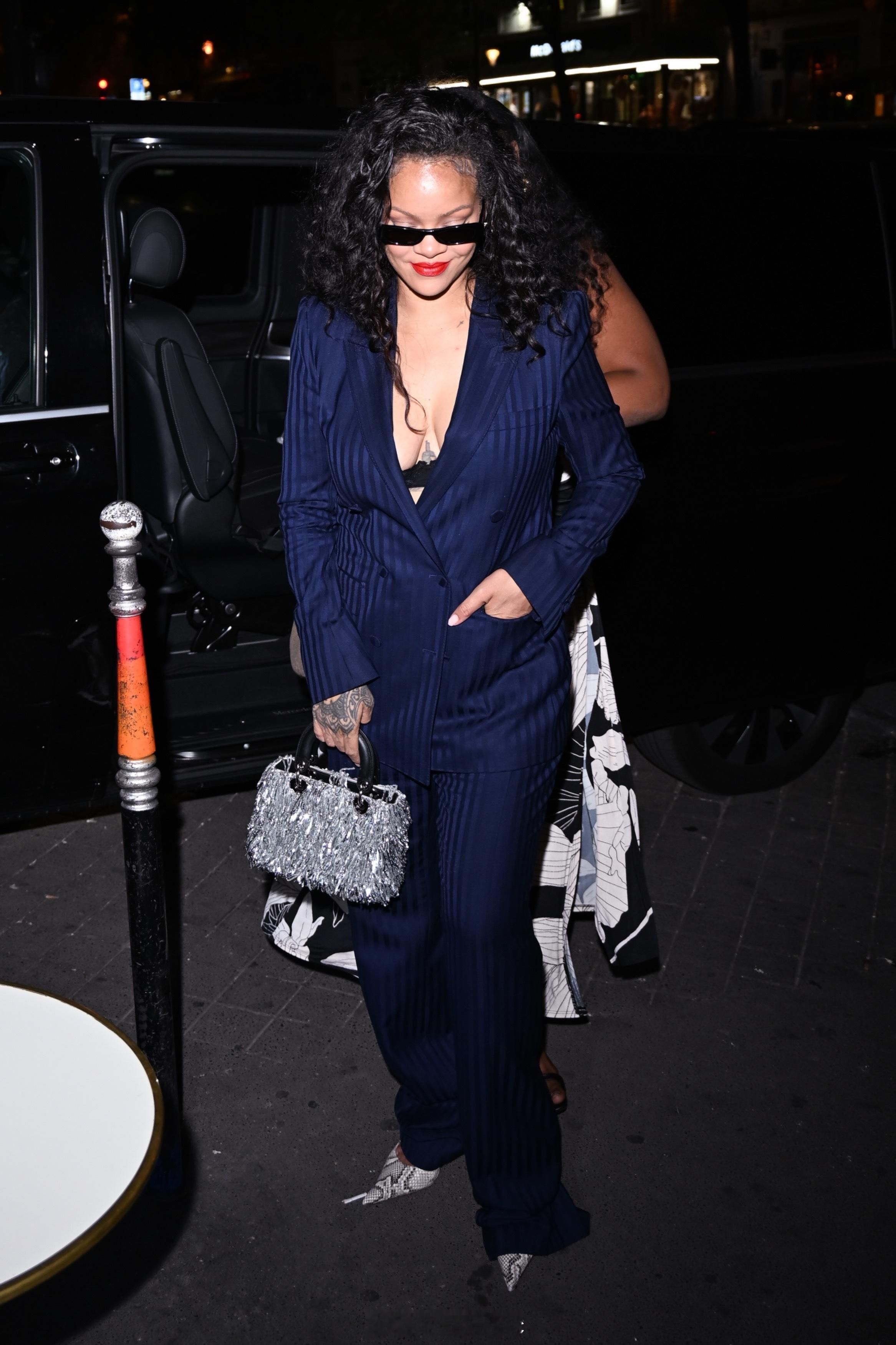 Rihanna9.16现身巴黎参加席琳·迪翁CélineDion回归演唱