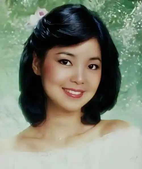 邓丽君（TeresaTeng）是华语乐坛具有里程碑意义的歌手，她对音乐和文化的