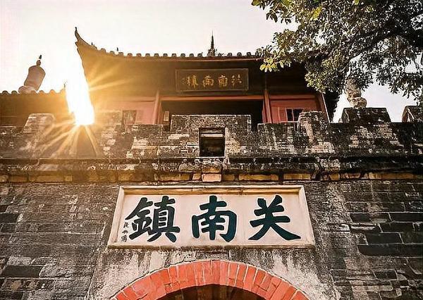 你认为越南会成为下一个菲律宾吗友谊关为什么历史上称之为“镇南关”，就是因为越南脱