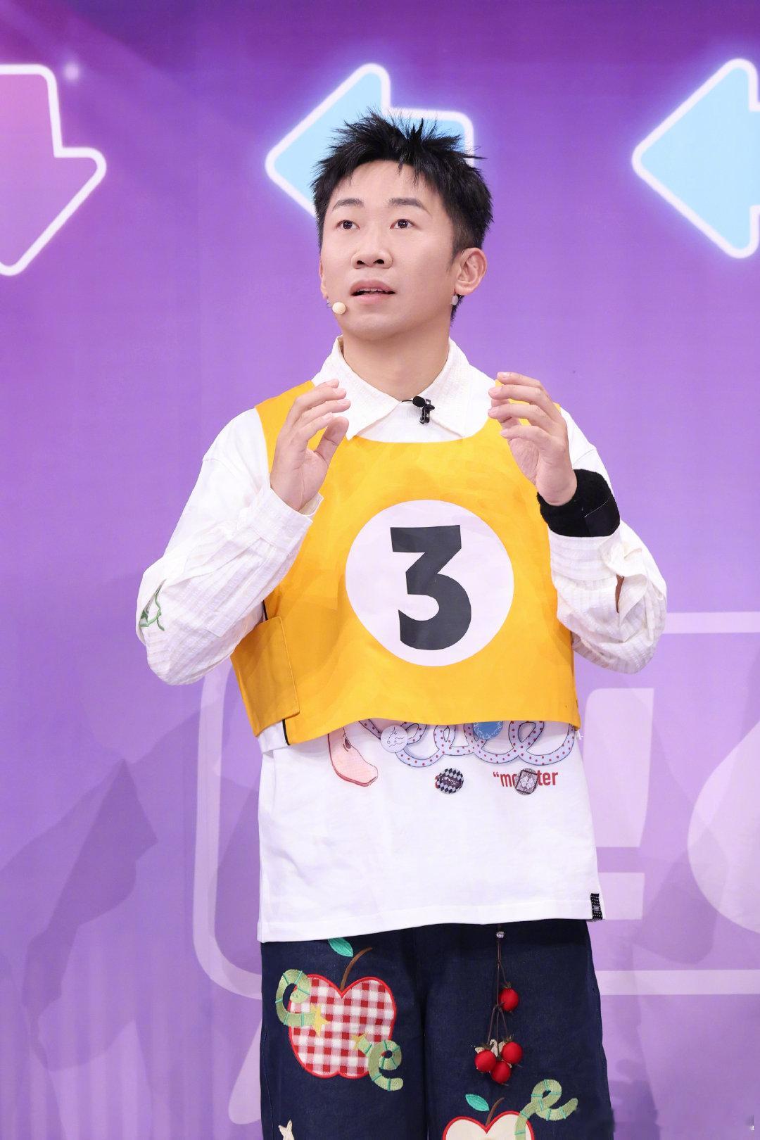 #杨迪得罪人的事顺嘴就说了#杨迪在节目里就是那个负责制造笑点的人，他那种脱口而出的真实感特别圈粉，李