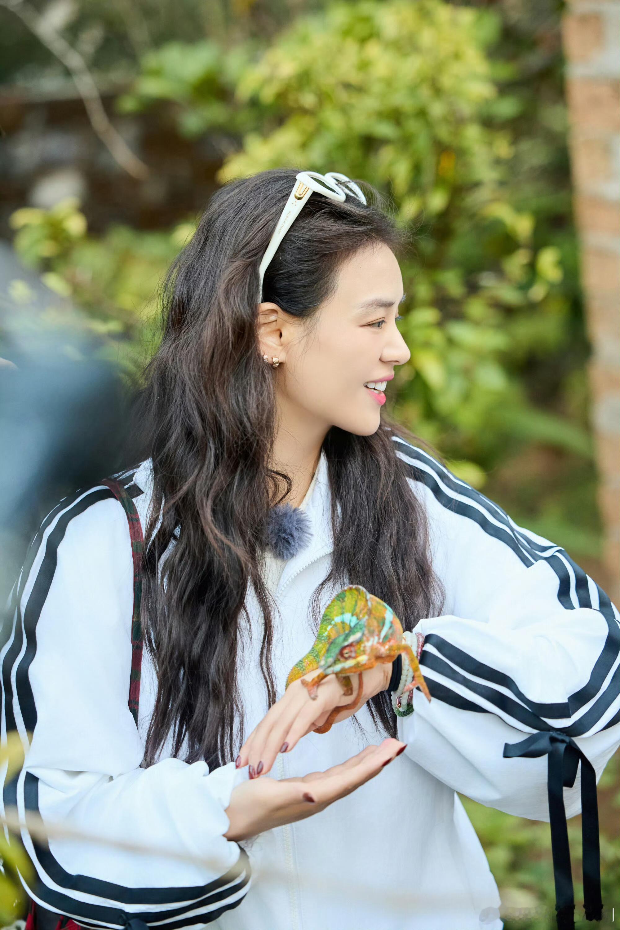 花儿与少年《花少7》第2期嘉宾穿搭，好和谐呀～看了第二期被李沁可爱到了，