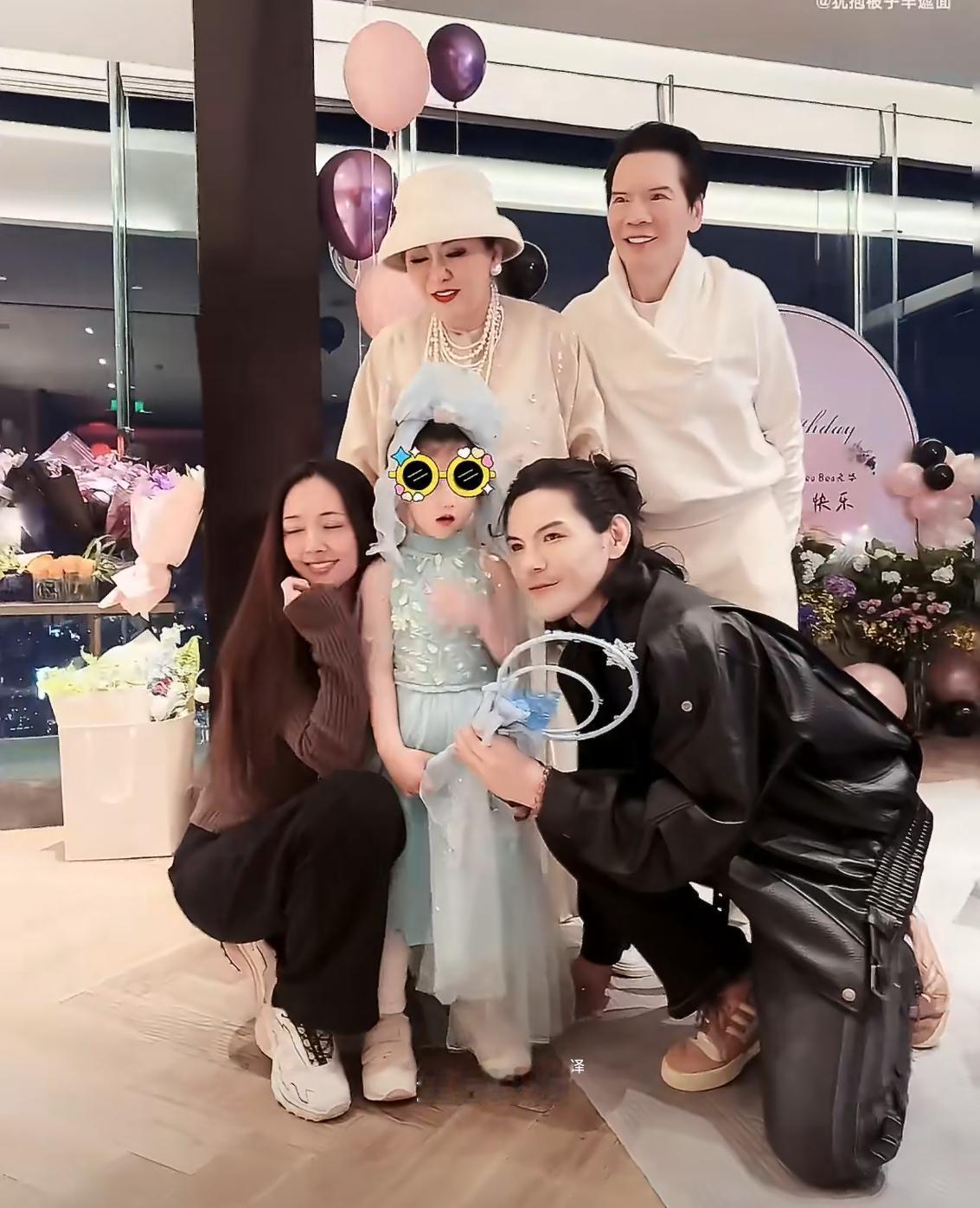 好的婆媳关系是装不出来的。不信你就看郭碧婷和向太吧。向太明明是吐槽郭碧婷