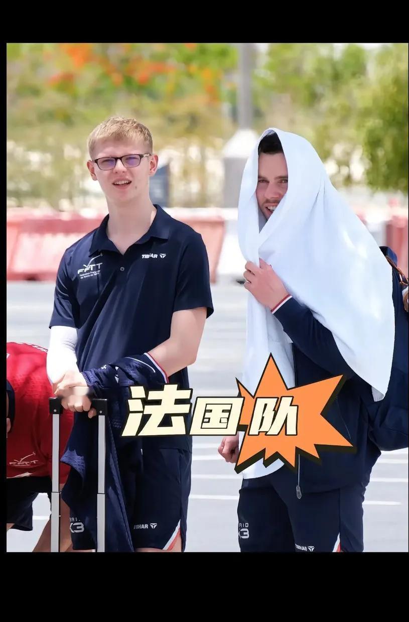 他喜欢楚钦老师所喜欢的一切他就是喜欢学他俩的穿带，头顶毛巾也学到了[呲牙笑]＜