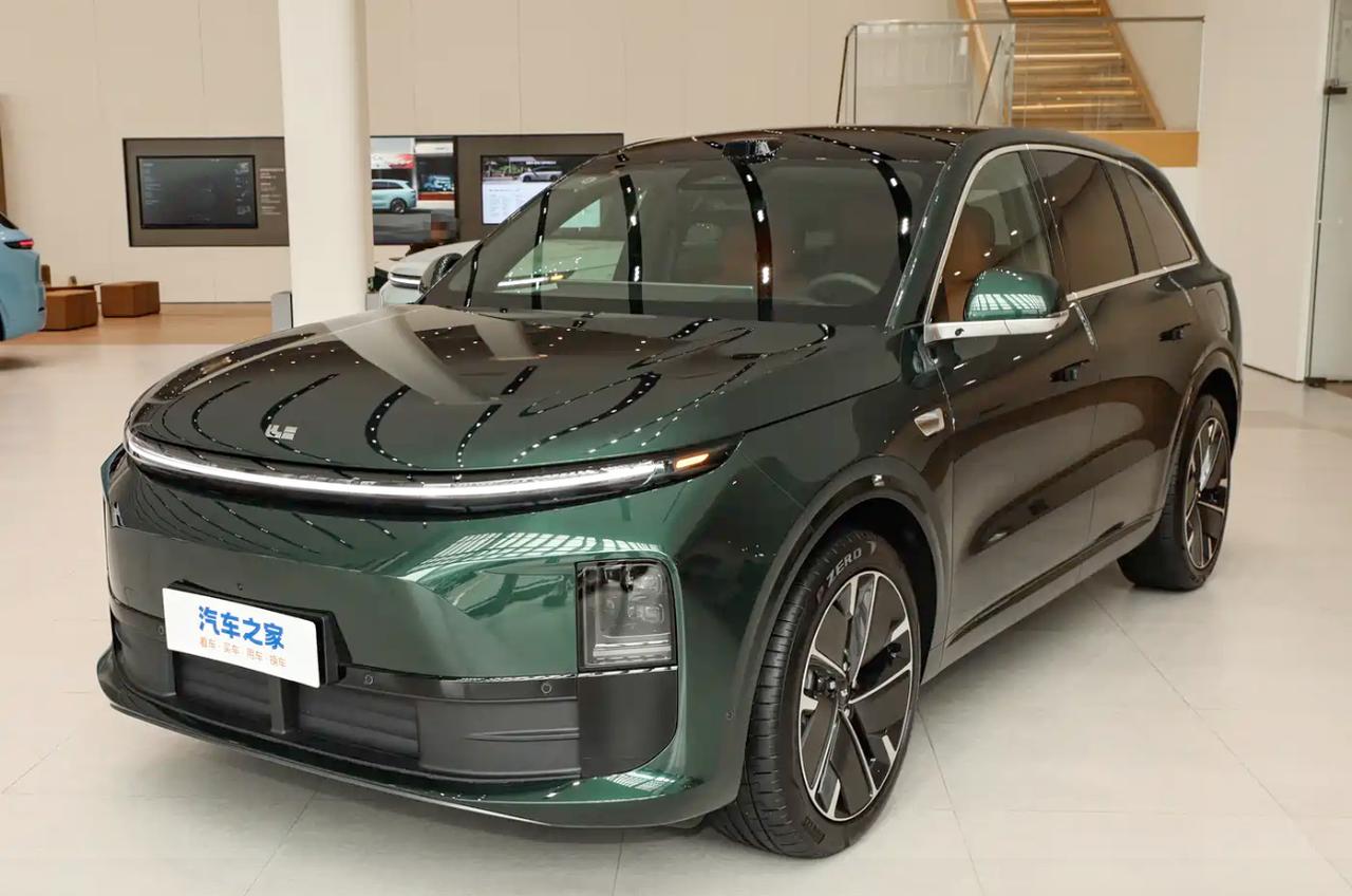 2025款理想L6官方核心信息2025款理想L6为理想汽车中大型SUV，20