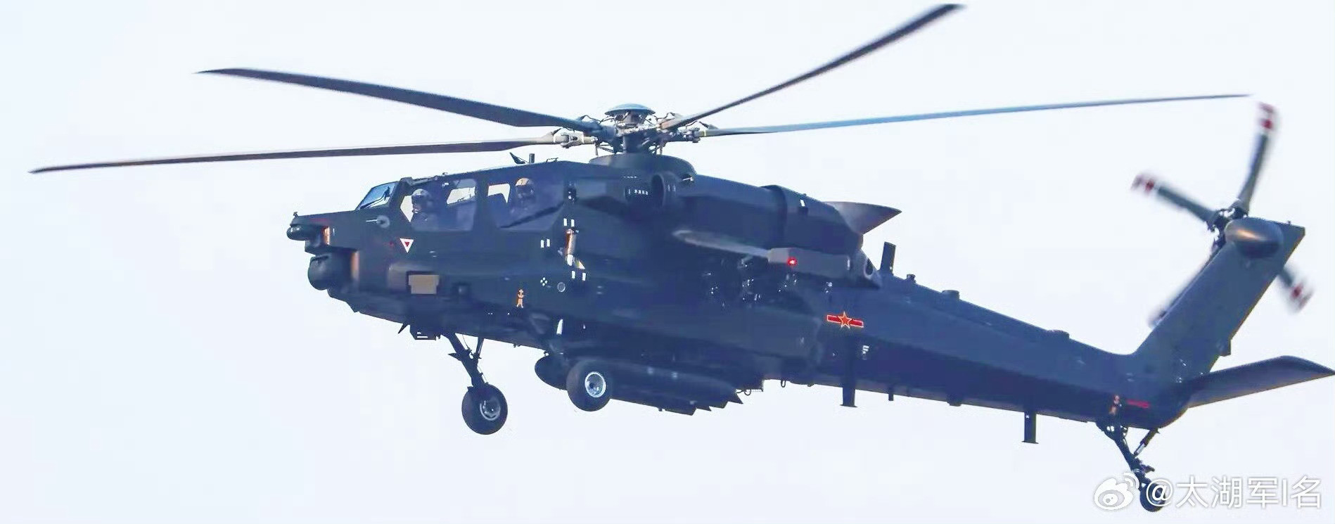 Z-21重武直高清图机腹下的副油箱清晰可见！据说这是6236号机图源见水印烽火