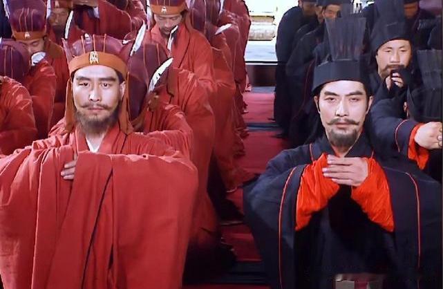 要不是司马师，司马懿未必要反，做个大魏忠臣完事儿了。自曹爽专政后，司马懿一直