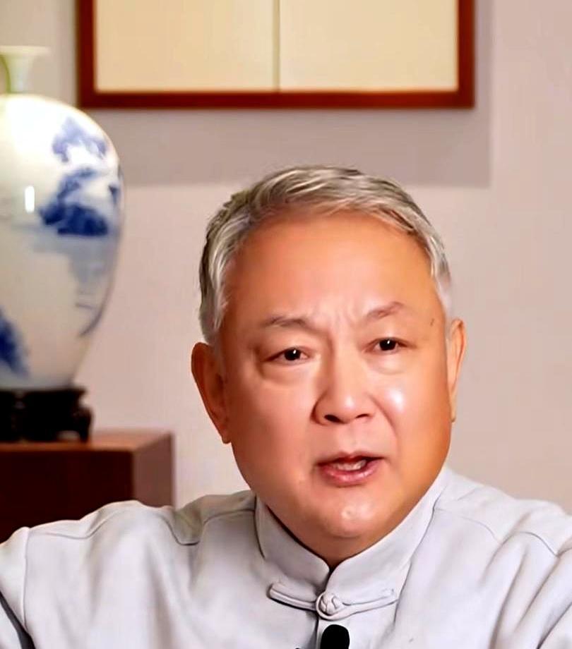 87红楼怎么拍成的？一句话，大家真把剧组当家过。三年里，演员混住破宿舍，门