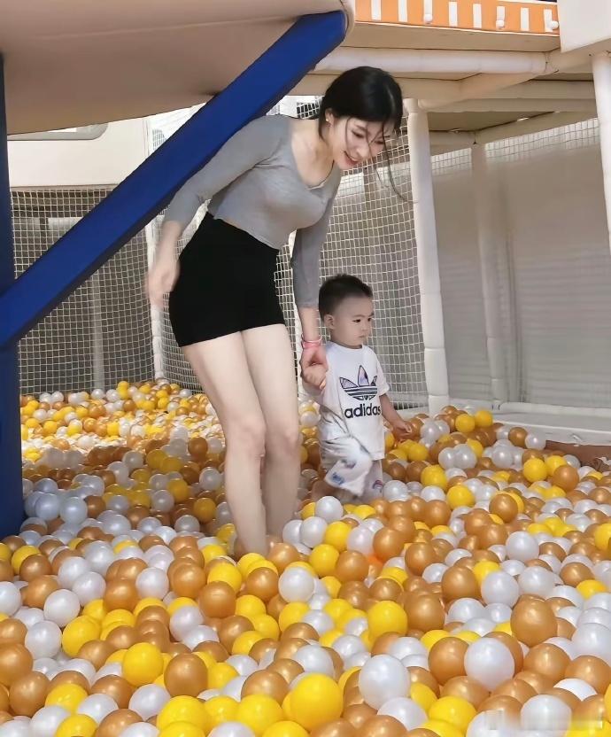 现在的小孩子真的幸福！​​​