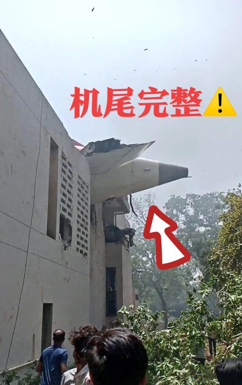 发现没，最近几次空难，机尾都很完整而且去年2次空难，机尾都有生还者[玫瑰][玫