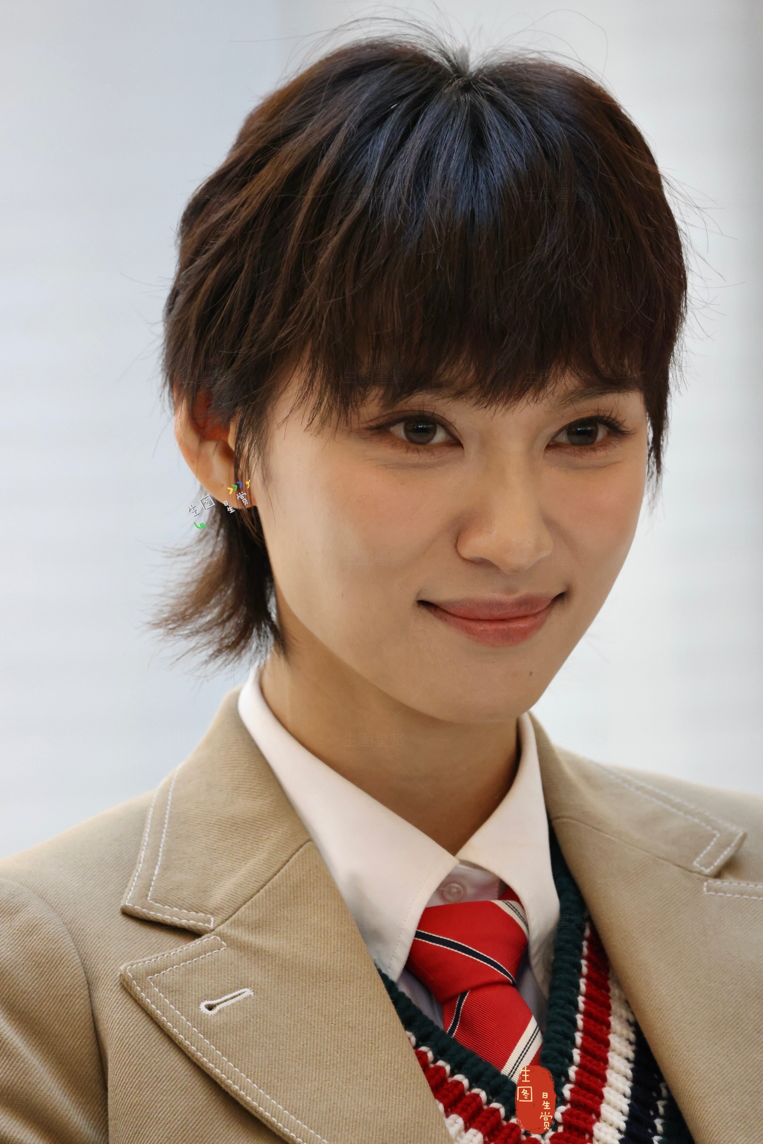 王丹妮今日上海活动生图英伦风的Coco姐，一整个高挑帅美