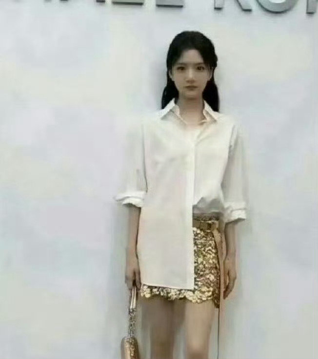 我丢，任敏好恐怖，大腿是我见过最细的了，快和小腿一般粗细了​​​
