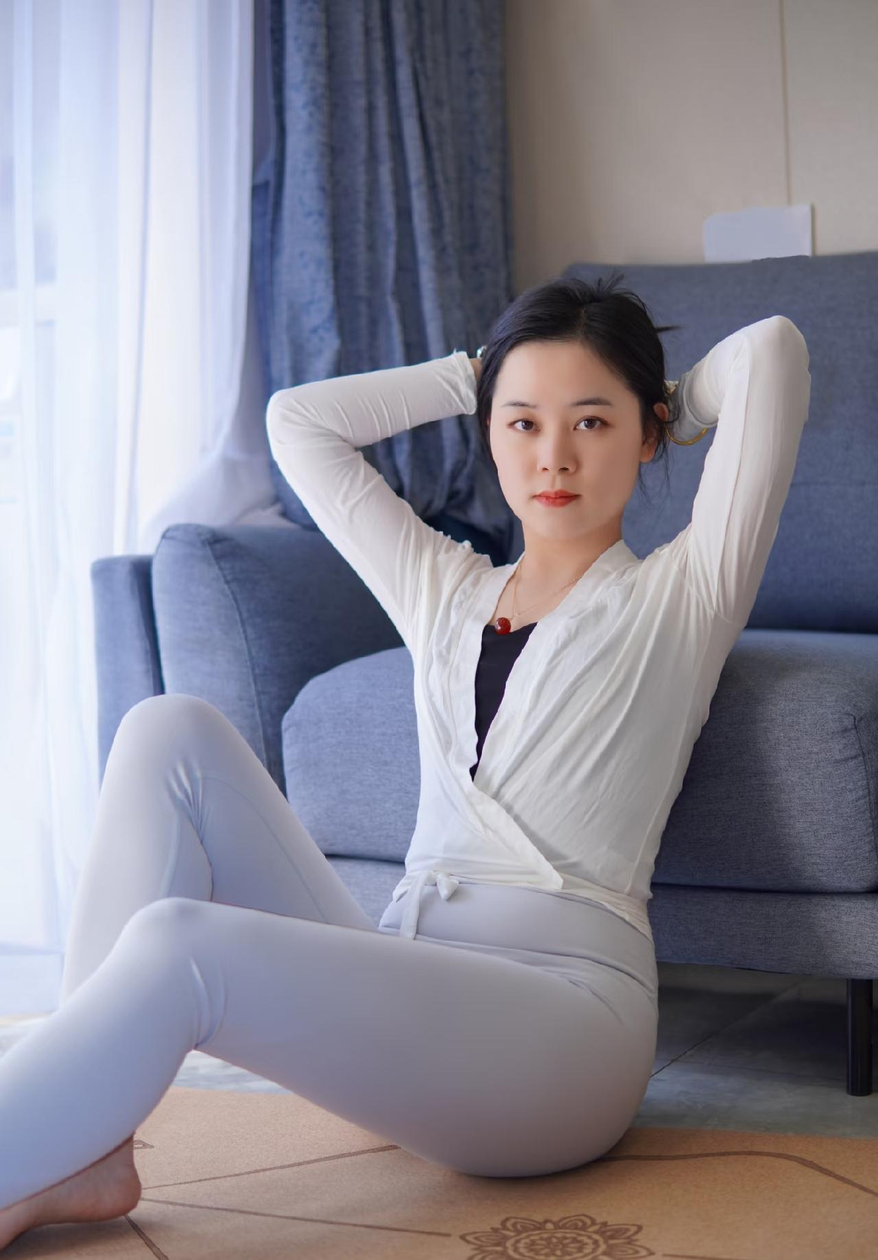 每一场练习都是奔赴更好的自己于瑜伽垫上舒展身心，每一次呼吸、每一场练习，都