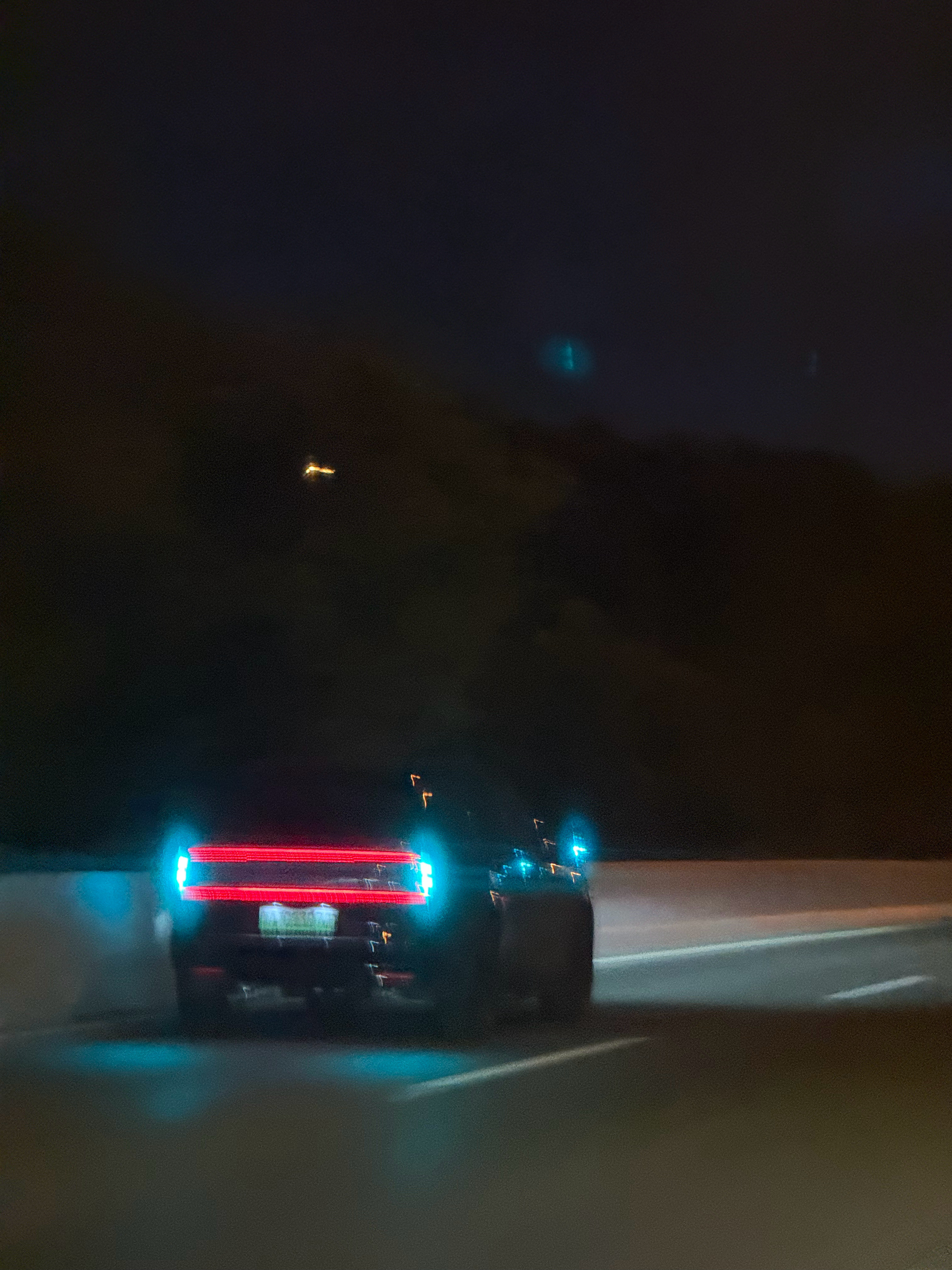 这个小蓝灯，是哪个车厂最先用的？