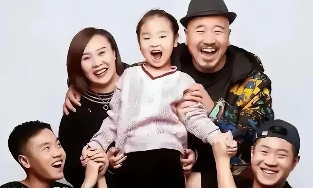 想想王亮就很可怜，以后这个家里妈妈，爸爸，弟弟，妹妹都不认他了。从小和他们一起长