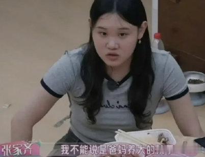 #张家齐原生家庭缺失但贵人不断#主管教练任少芬，带出陈若琳、张家齐、陈芋汐多位奥运冠军。她评价张家齐