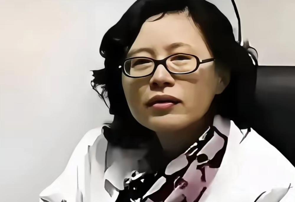 兰越峰，女，62岁。原绵阳人民医院超声科主任，资深超声专家。因为拒绝参与医疗黑幕