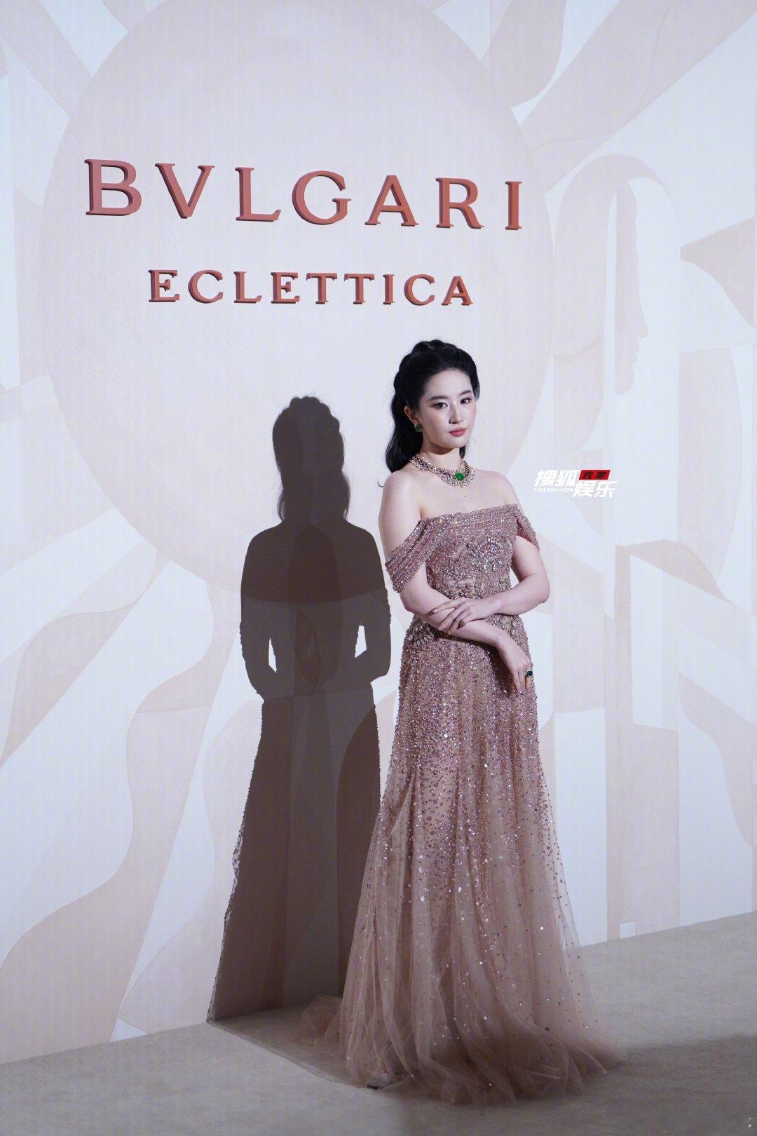 穿ES高定亮相宝格丽晚宴美图🈶，优雅高贵的公主👑顶配美貌，根本就挪不开眼！#刘亦菲脸比珠宝还闪#