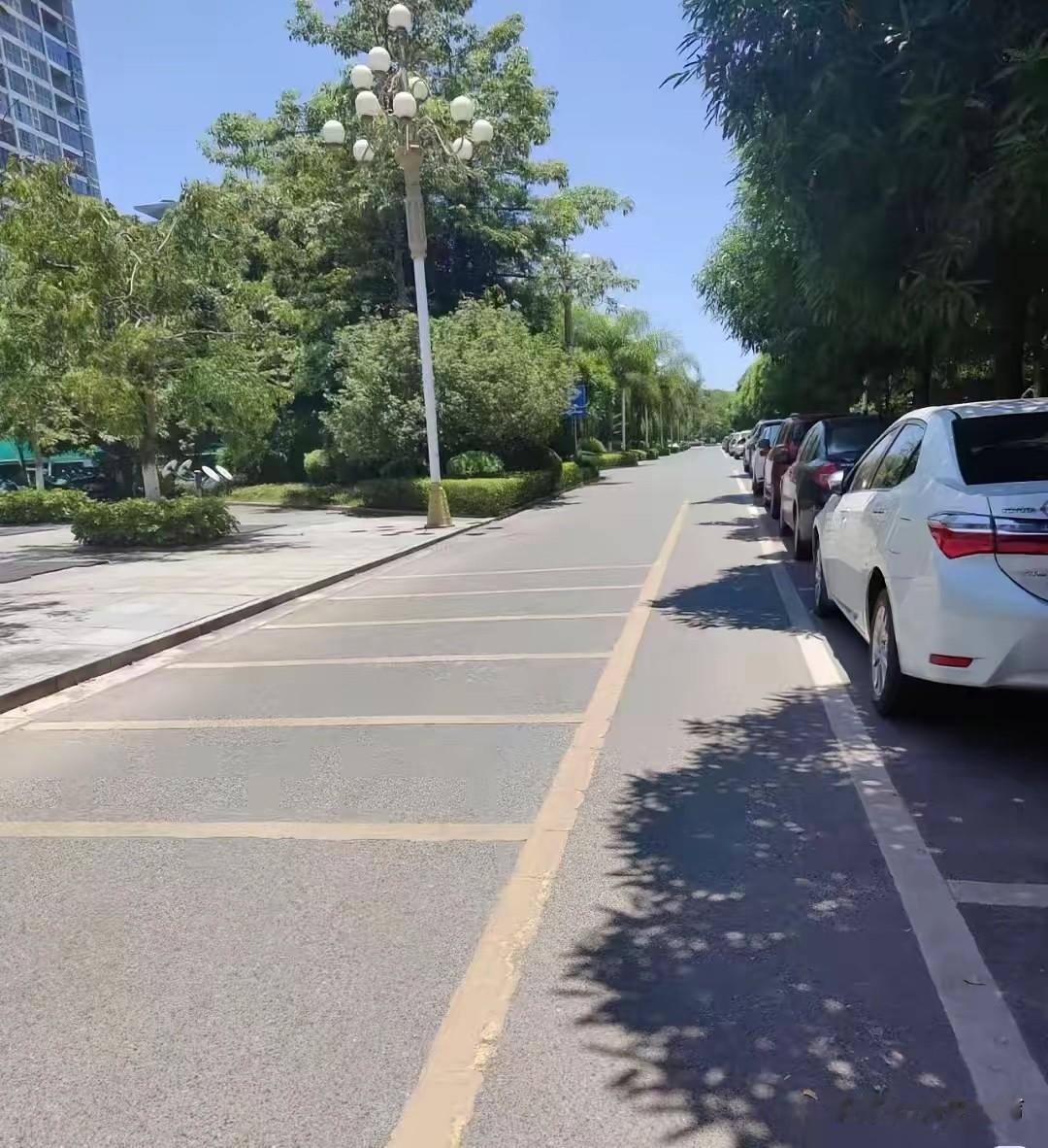 奉劝大家，从现在开始起，中午12点到3点千万别出门，因为入伏期间马上就要进