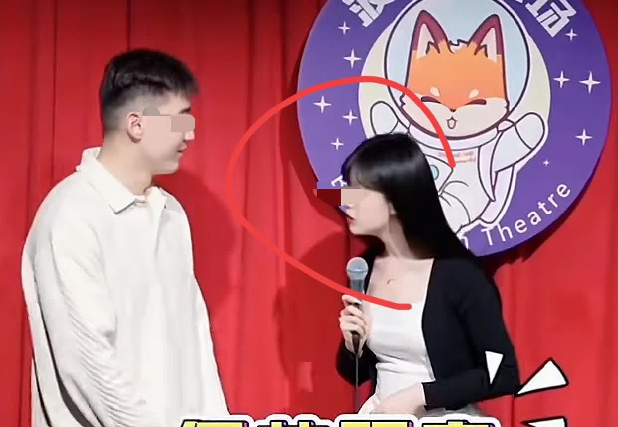 查了脱口秀被摸腿事件我发现脱口秀不是什么好事最近被摸腿的脱口秀女演员莹莹