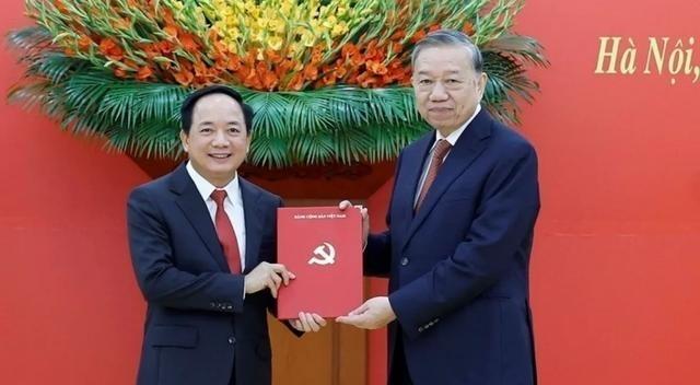 越南高层调整完毕，便遵循惯例迅速展开密集外交。陈锦秀首站抵达万象，开始对老挝进行