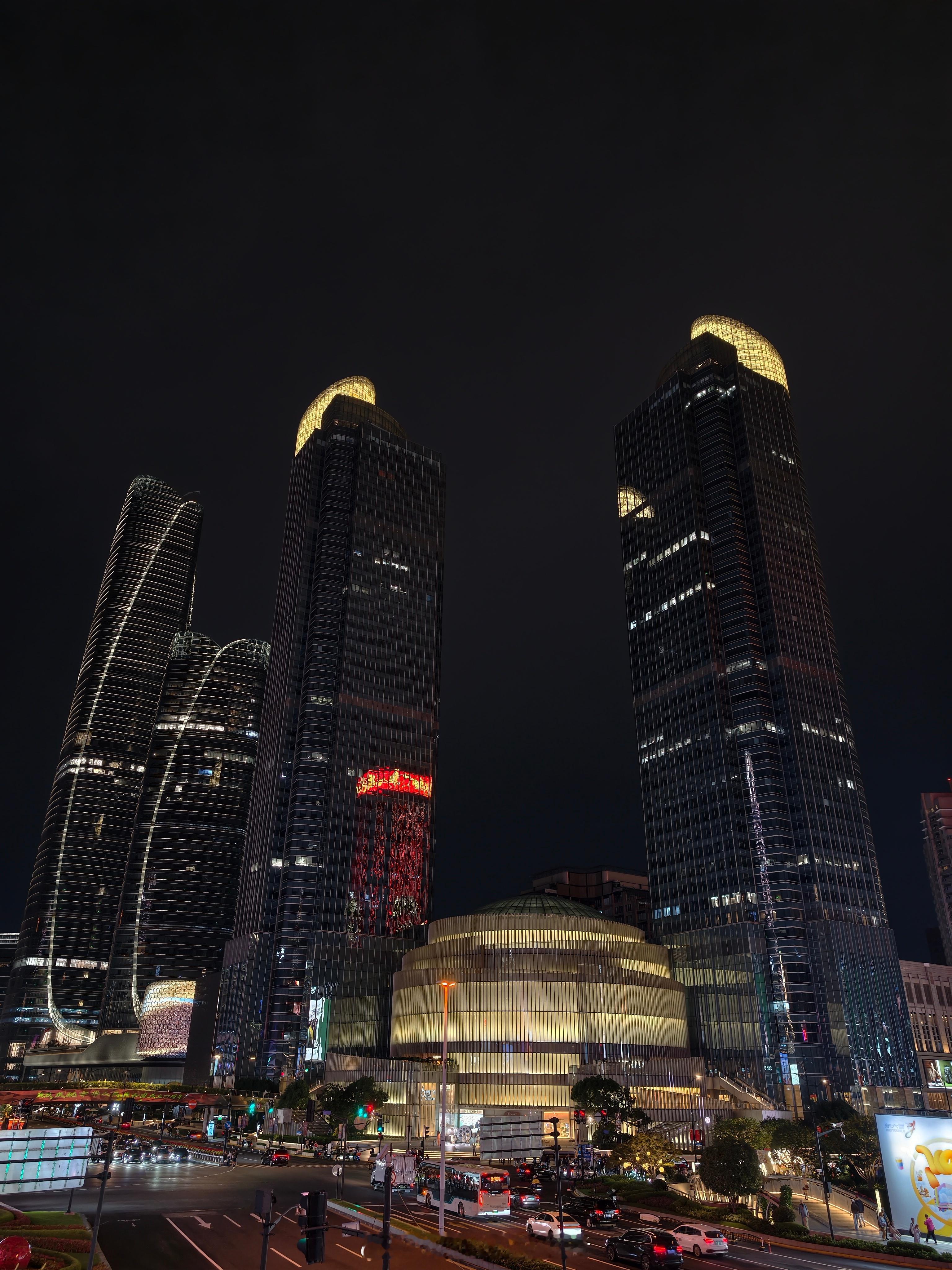 在徐家汇拍点夜景[大笑]​​​